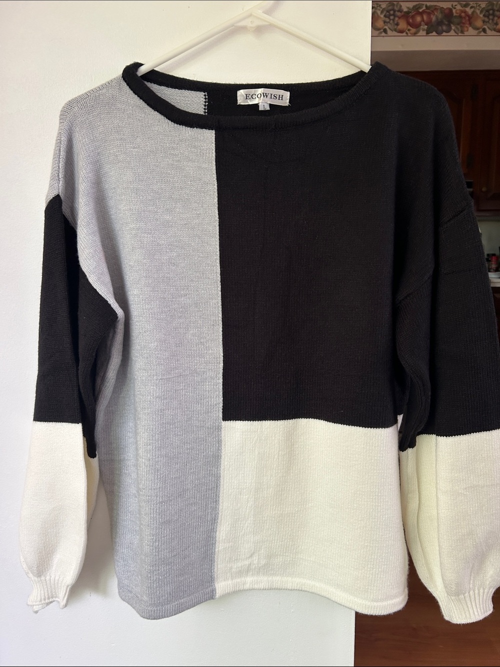 Ecowish || Colorblock Crewneck Sweater in Black, Gray & White